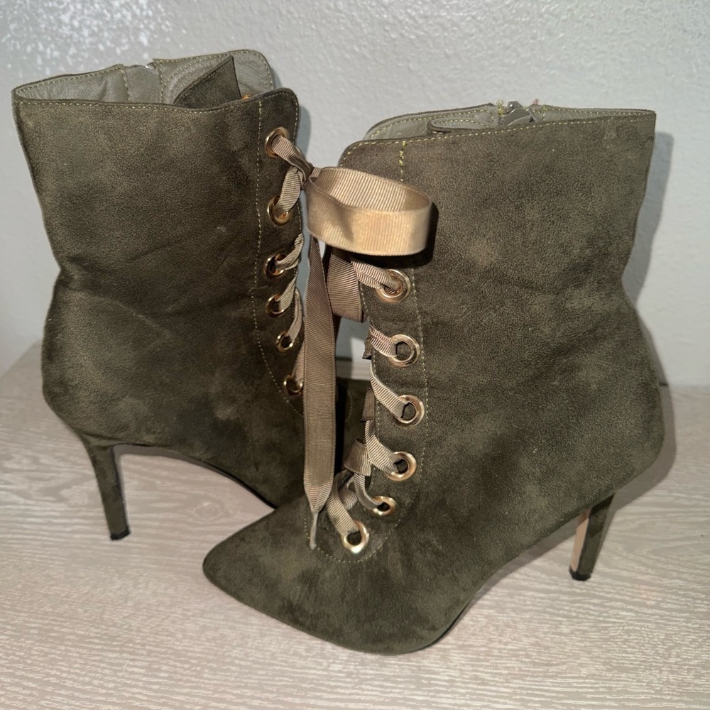 Catherine Malandrino Prince Suede Lace Up Booties women’s size 7 -green
